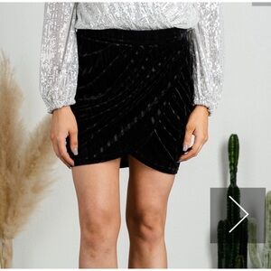 Black Velvet Mini Skirt With Zipper And Clasp